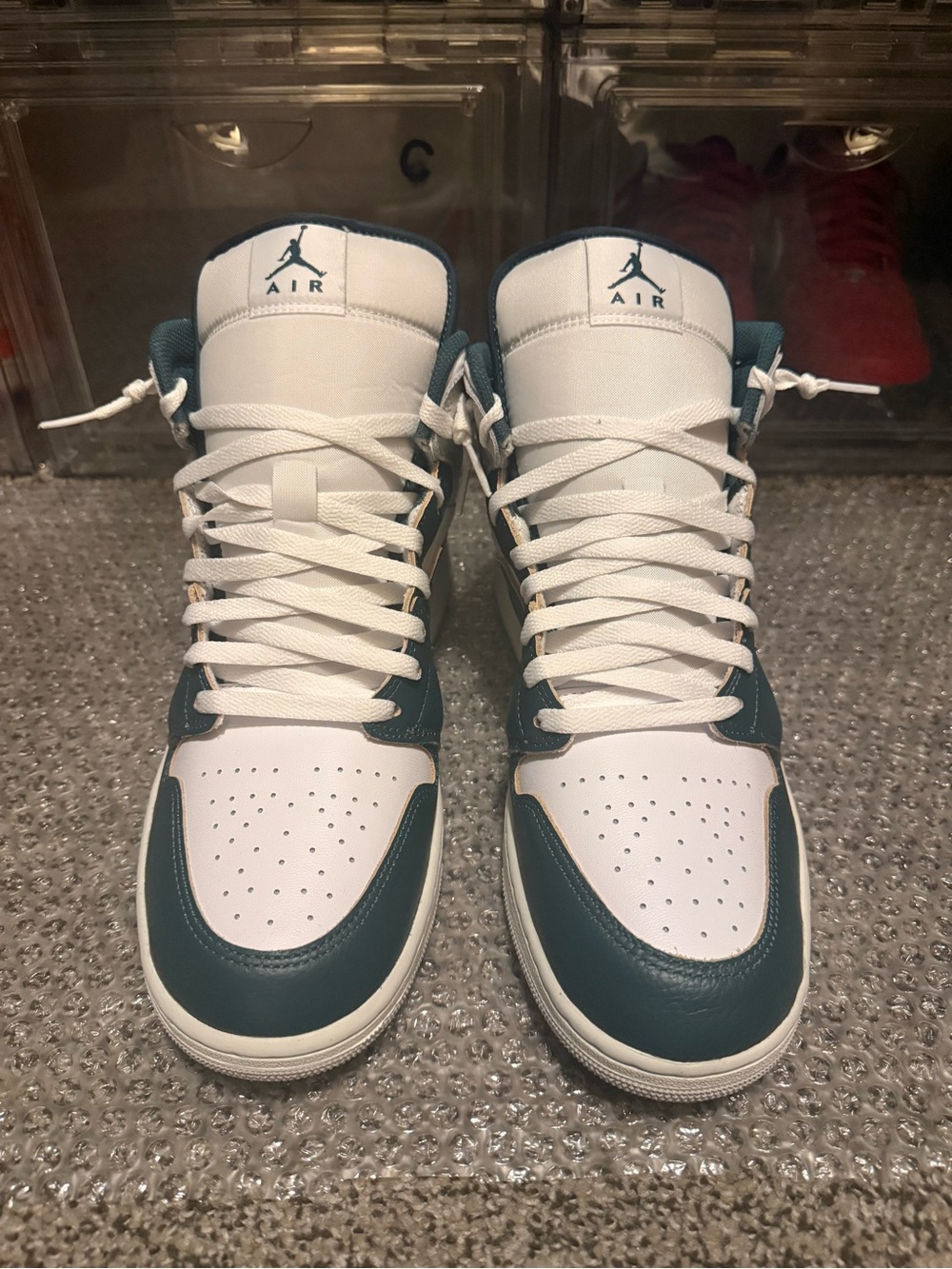 Jordan 1 Mid - Picture 3 of 6